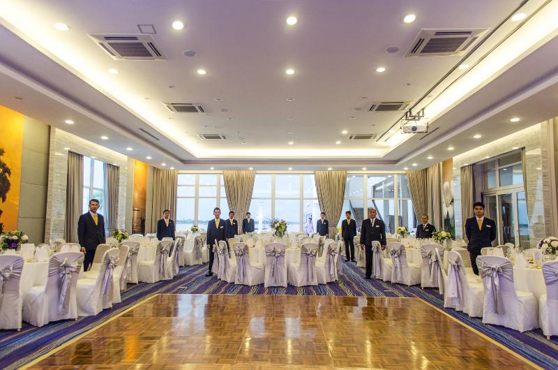 Cambodiana Hotel 5