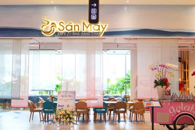 San May cafe restaurant 640x427 1